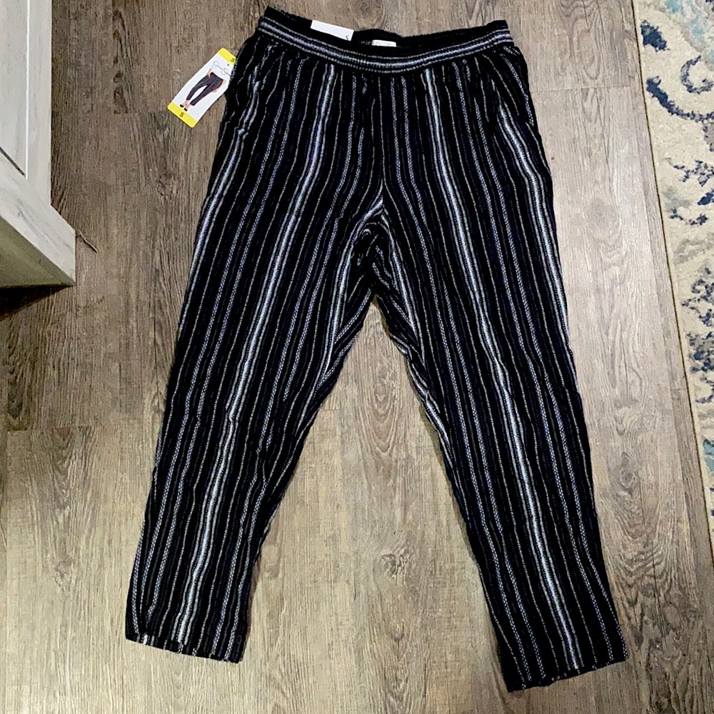 Brand New! Black and white pattern, business casual pants. Size Women’s Small
